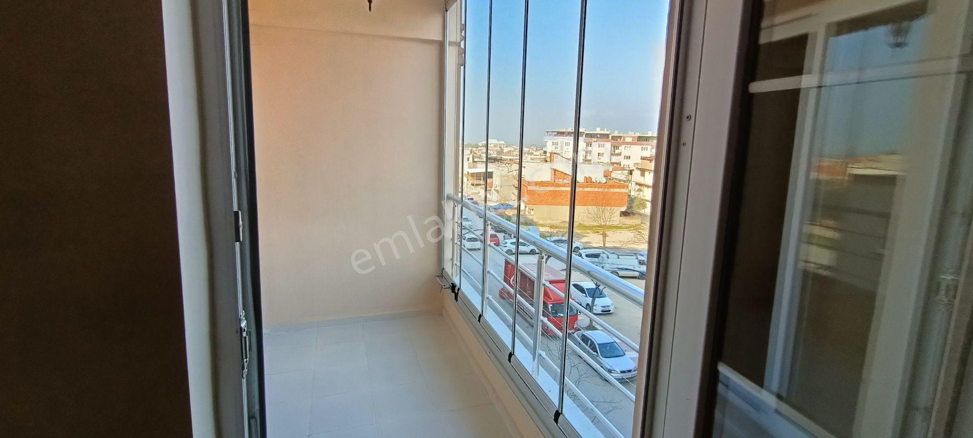 Lale Meydanı Hafsasultan Mahallesinde Kiralık Arakat Daire - Görsel 3