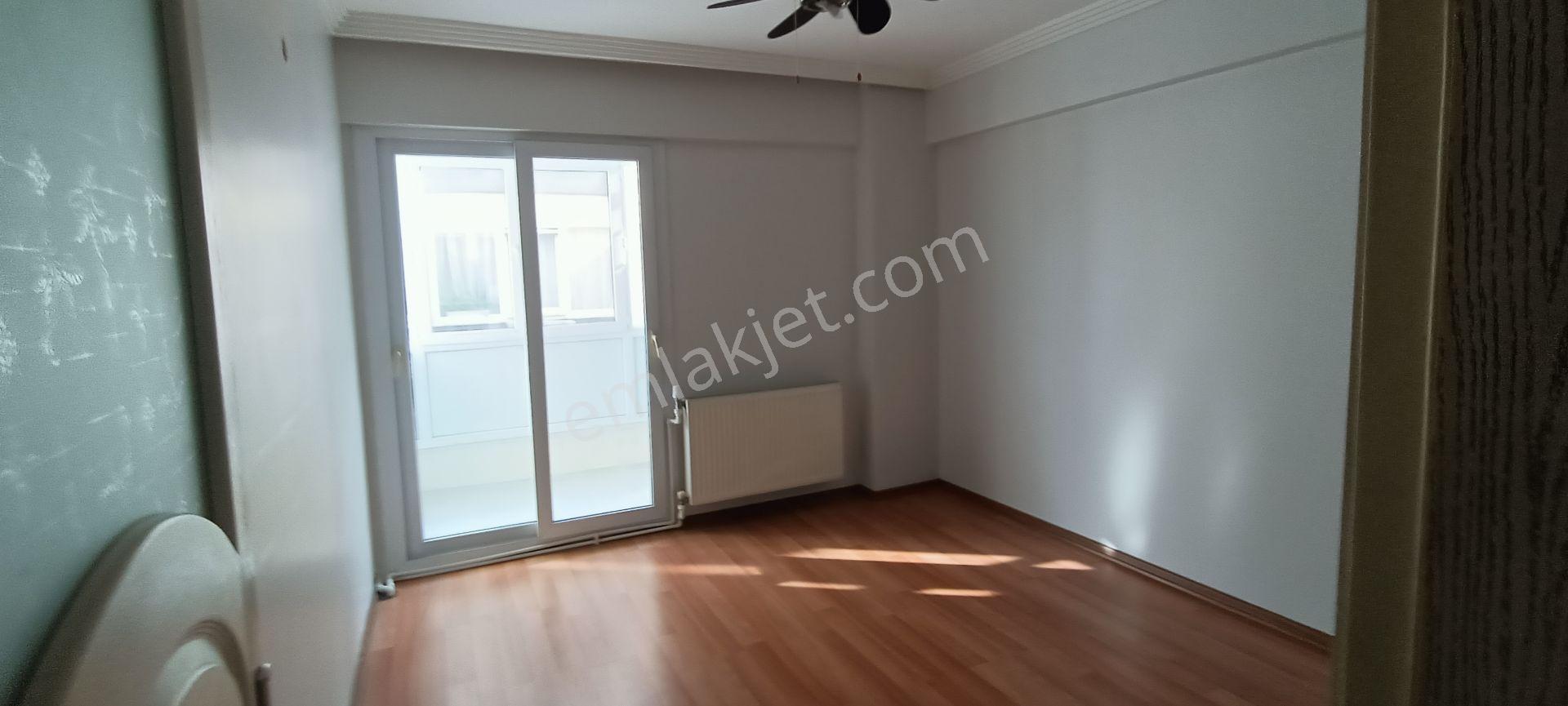 Lale Meydanı Hafsasultan Mahallesinde Kiralık Arakat Daire - Görsel 9