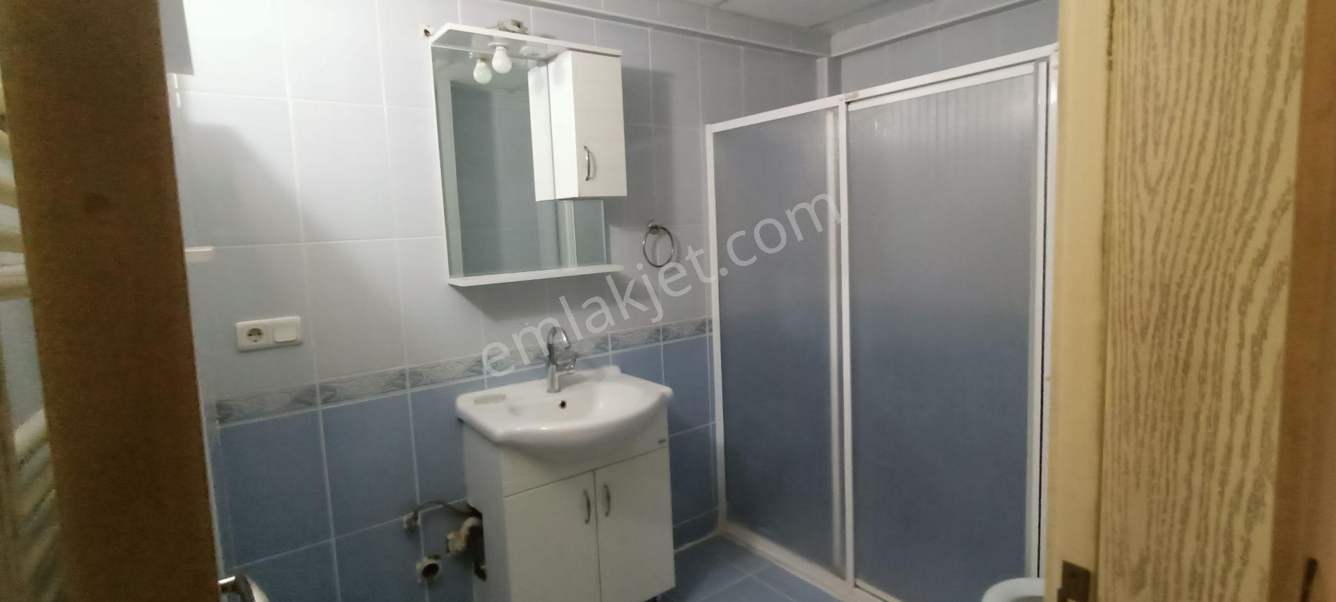 Lale Meydanı Hafsasultan Mahallesinde Kiralık Arakat Daire - Görsel 31