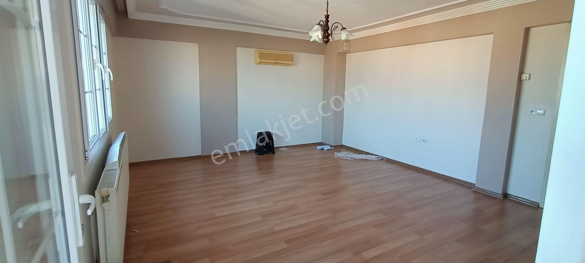 Lale Meydanı Hafsasultan Mahallesinde Kiralık Arakat Daire - Görsel 19