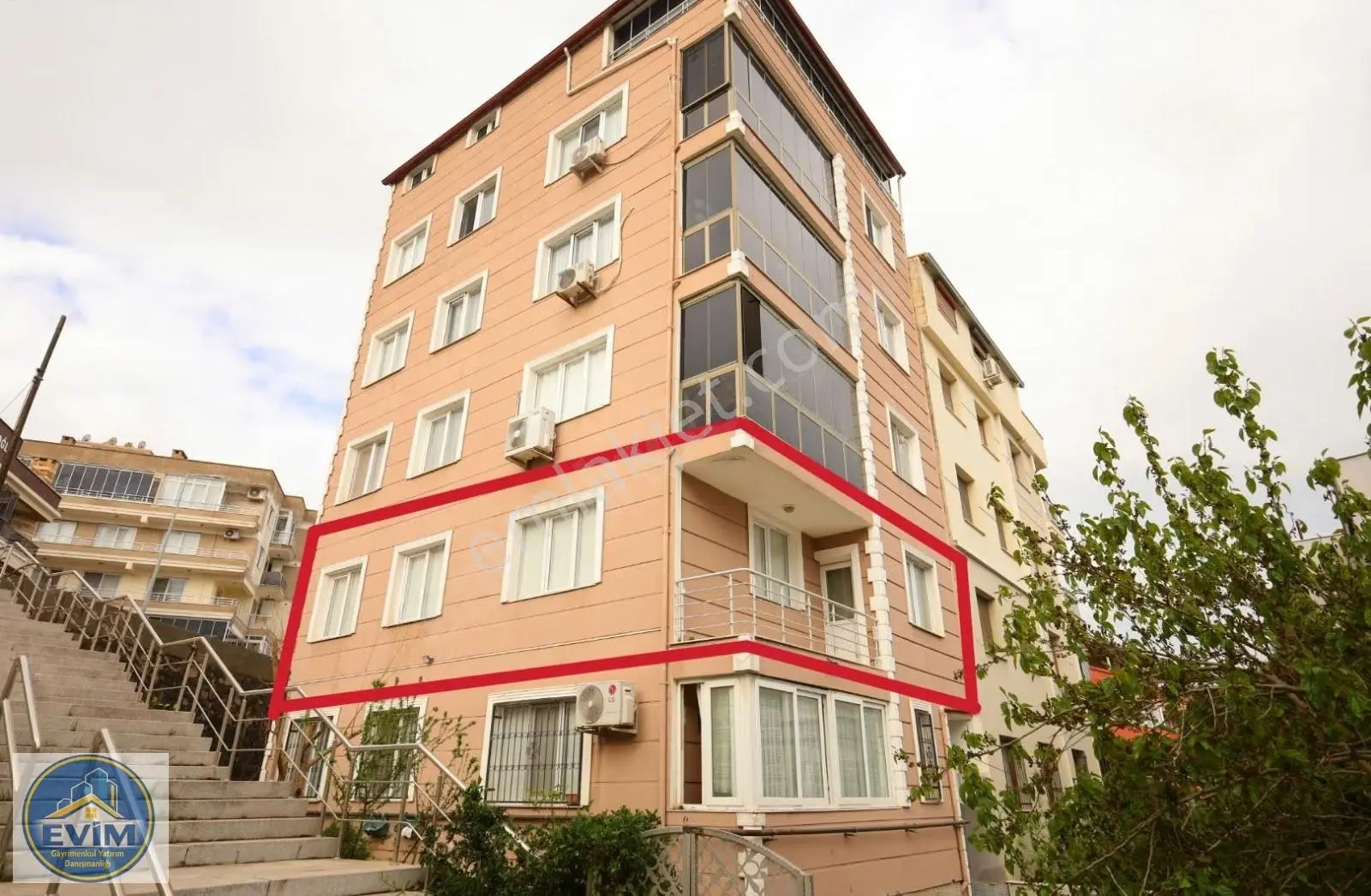 Aliağada 9 Yıllık Ara Kat | Tek Daire Avantajı, Merkezi Konum
