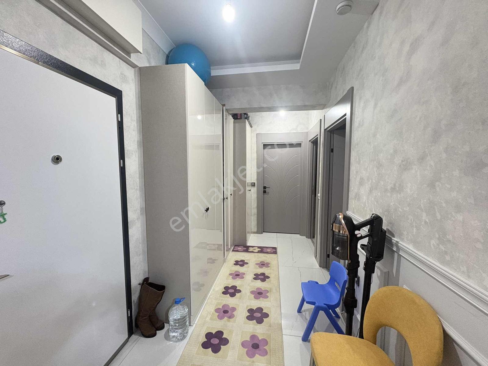 Alaçatı'dan İncek'te Bulvar Okul Market Yakını Cam Balkonlu 2+1 - Görsel 23