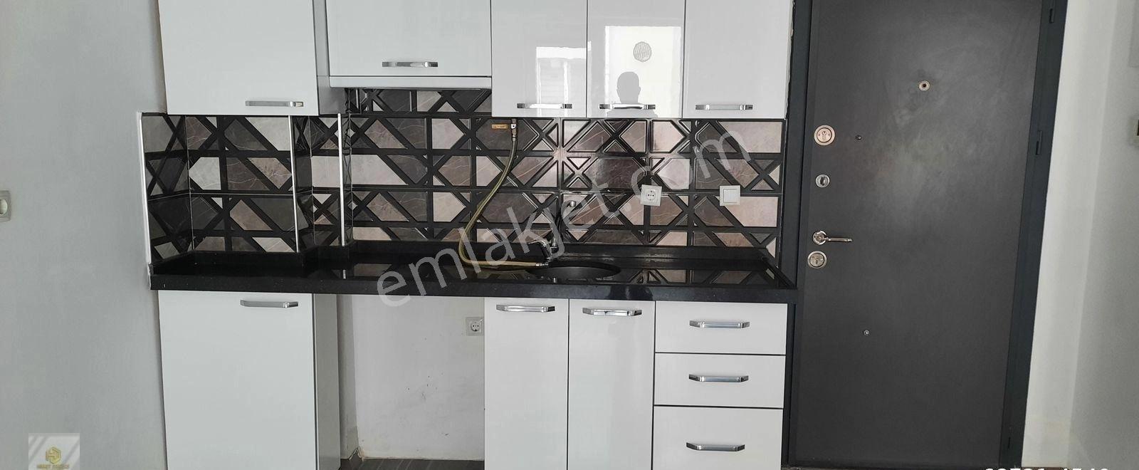 Bahçelievler Mahallesinde Seylap Caddesi Yakını Kiralık 1+1 Daire - Görsel 11