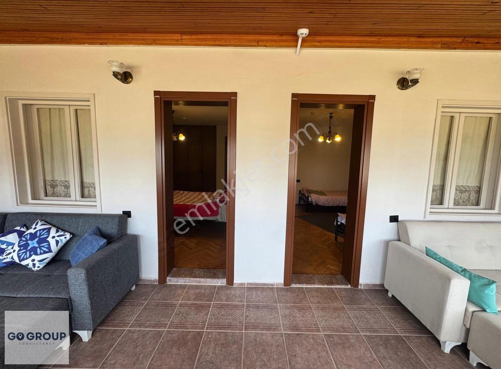 Urla Kum Denizin'de Eşyalı Geniş Bahçeli Tam Müstakil Kiralık Ev - Görsel 13