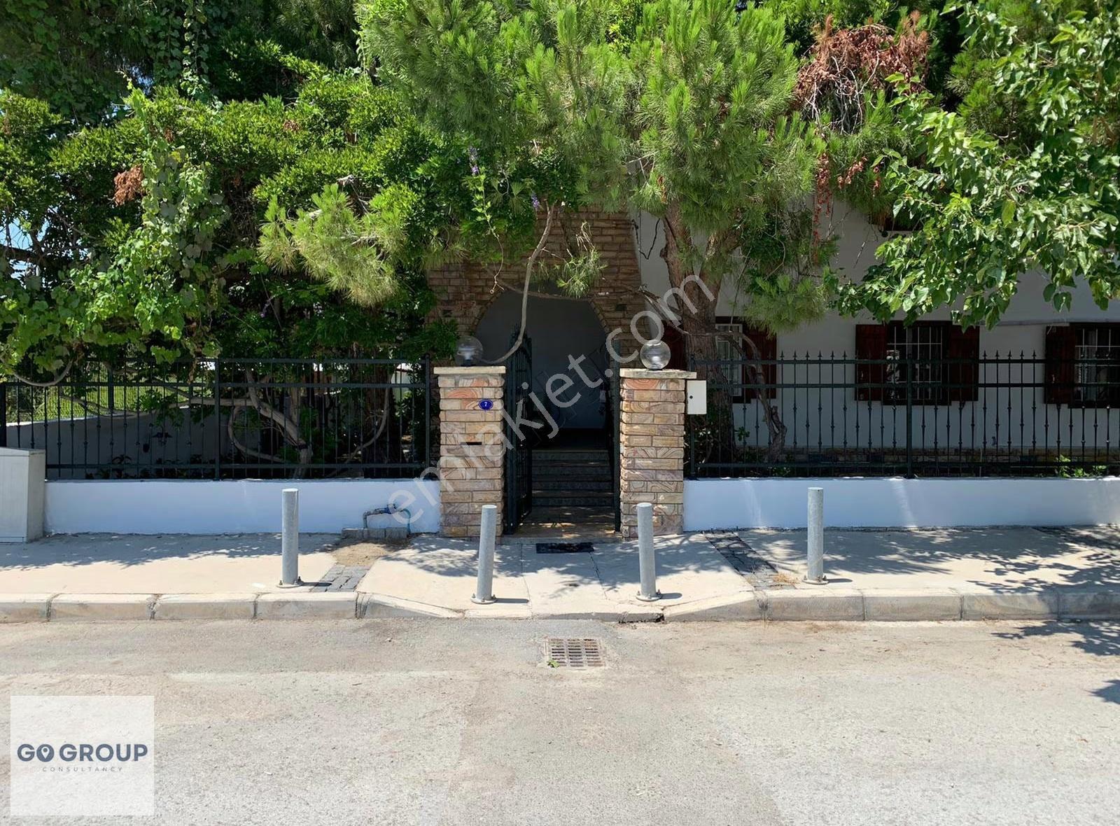 Urla Kum Denizin'de Eşyalı Geniş Bahçeli Tam Müstakil Kiralık Ev - Görsel 4
