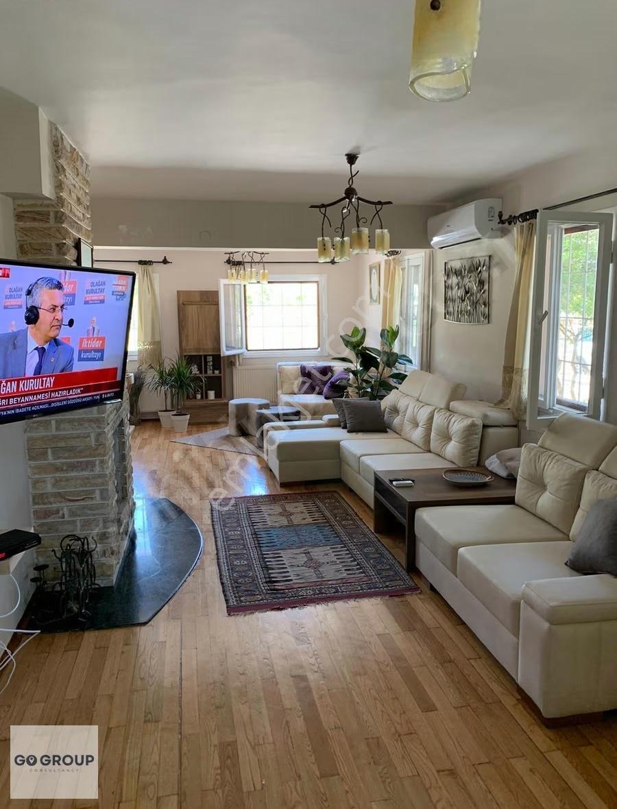 Urla Kum Denizin'de Eşyalı Geniş Bahçeli Tam Müstakil Kiralık Ev - Görsel 32