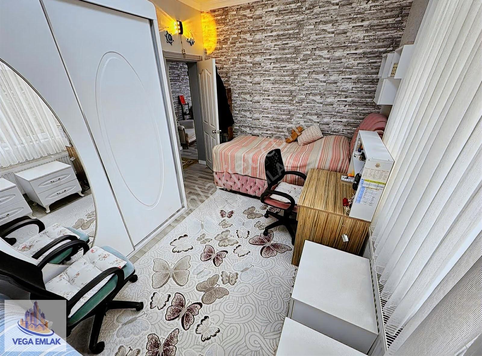 Vega Emlak'tan Çevreli'de Cadde Üstü Full Yapılı Giriş Kat Daire - Görsel 30