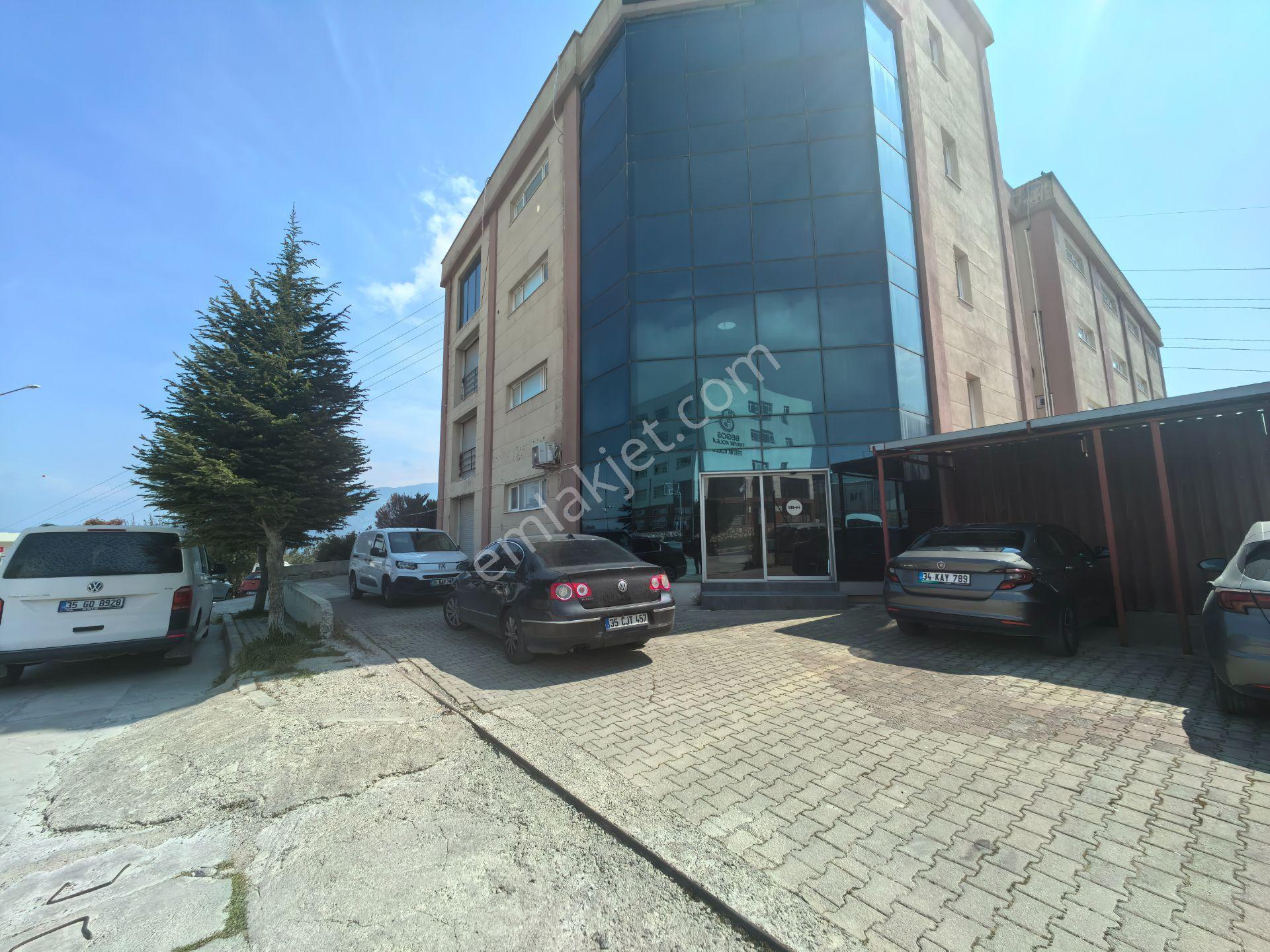 Begos Buca Osb De Kiralık 3000 M² Fabrika Depo İşyeri