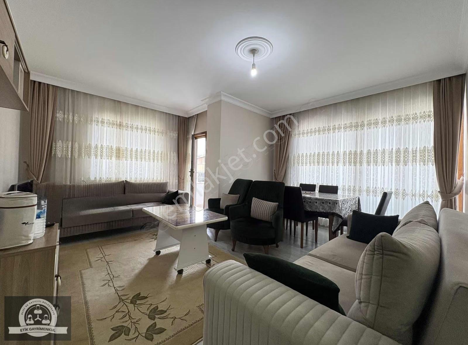 Sarıgazi Merkezde 3+1 Geniş Satılık Arakat Daire