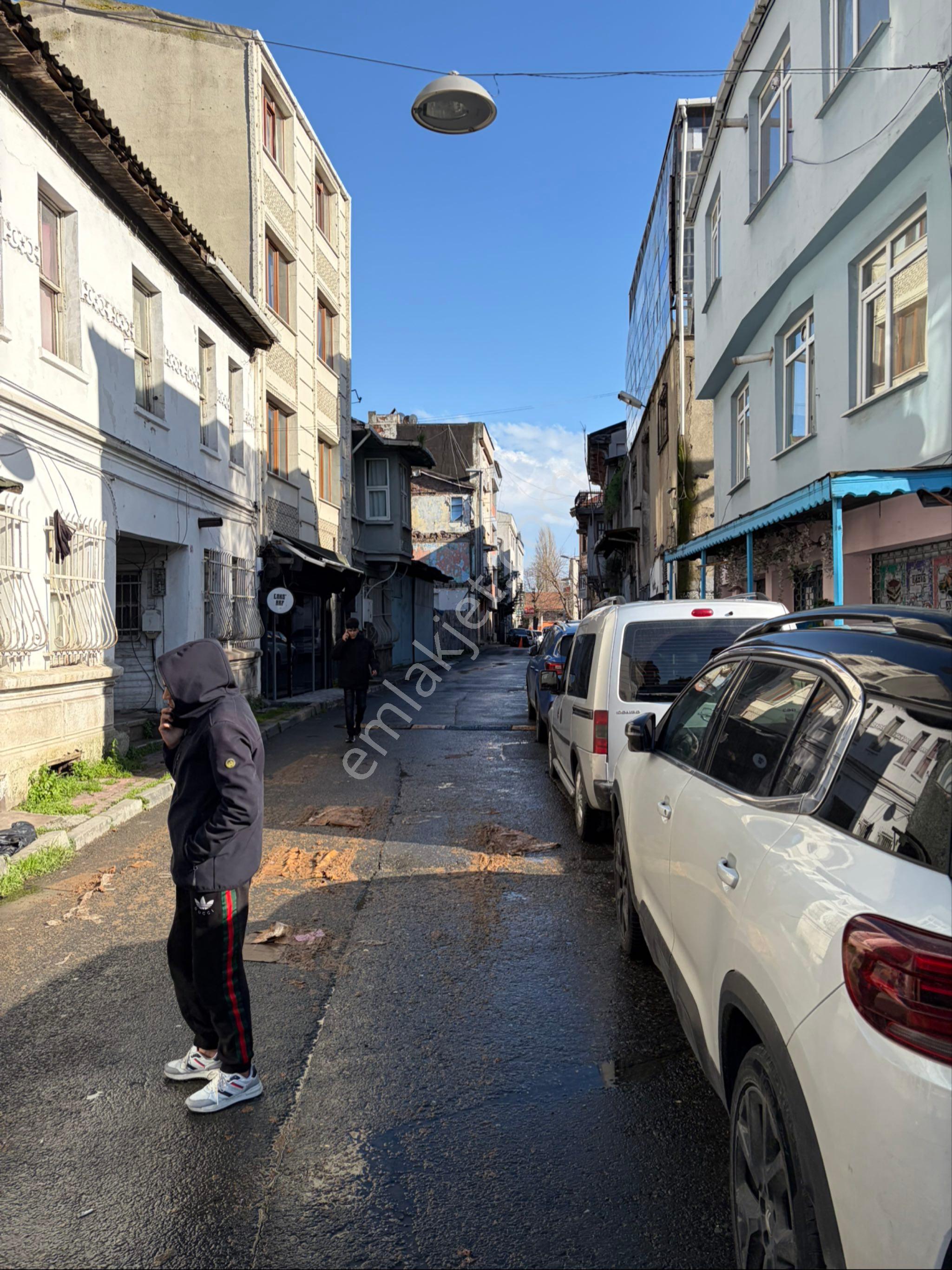 Epa Emre Koç'tan Ayvansaray Cadde Üzeri 25 M2 Her İşe Uygun - Görsel 5