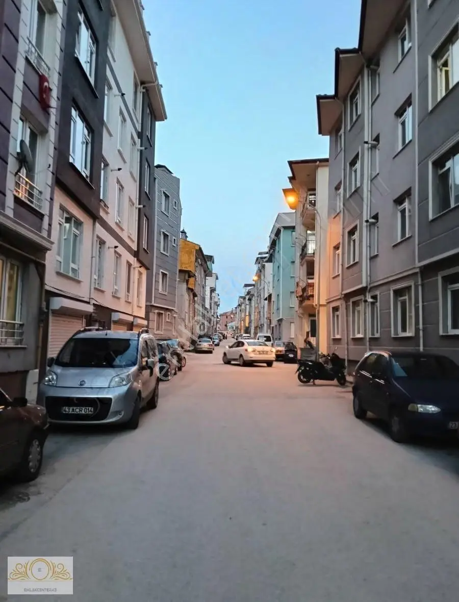 Emlak Centerten Meydanda Kiracılı Apart Daire