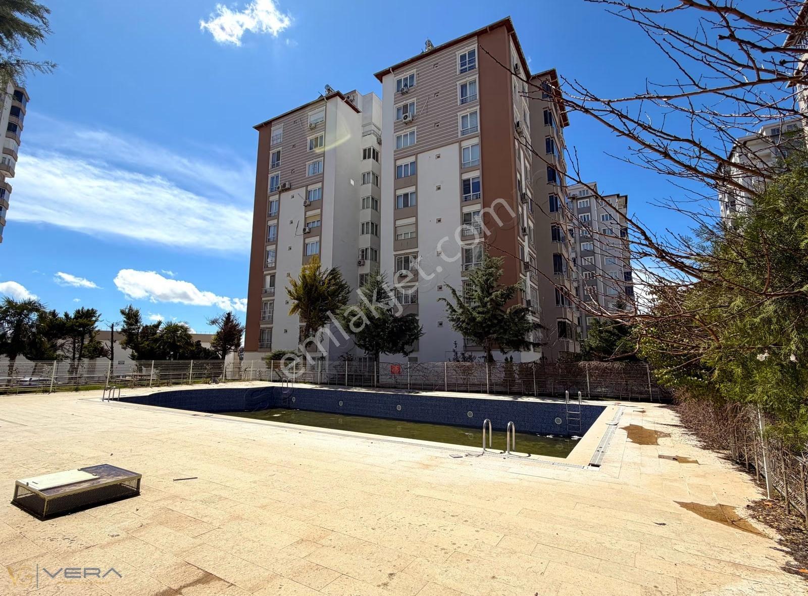 Havuzlu Site İçinde Yüksek Kira Getirili 3+1 Satılık Daire - Görsel 11