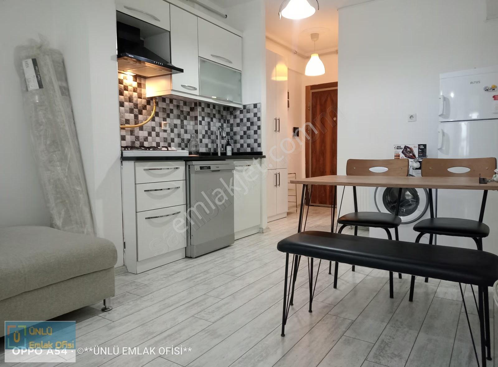 Ünlü Emlaktan Şehrin Merkezi Konumunda Arakat Lüks Eşyalı Daire - Görsel 25