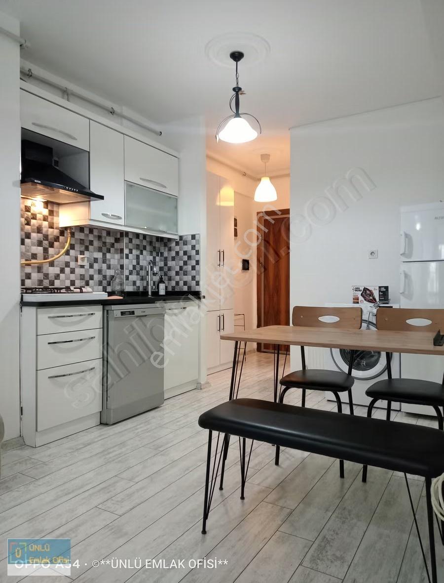 Ünlü Emlaktan Şehrin Merkezi Konumunda Arakat Lüks Eşyalı Daire - Görsel 17