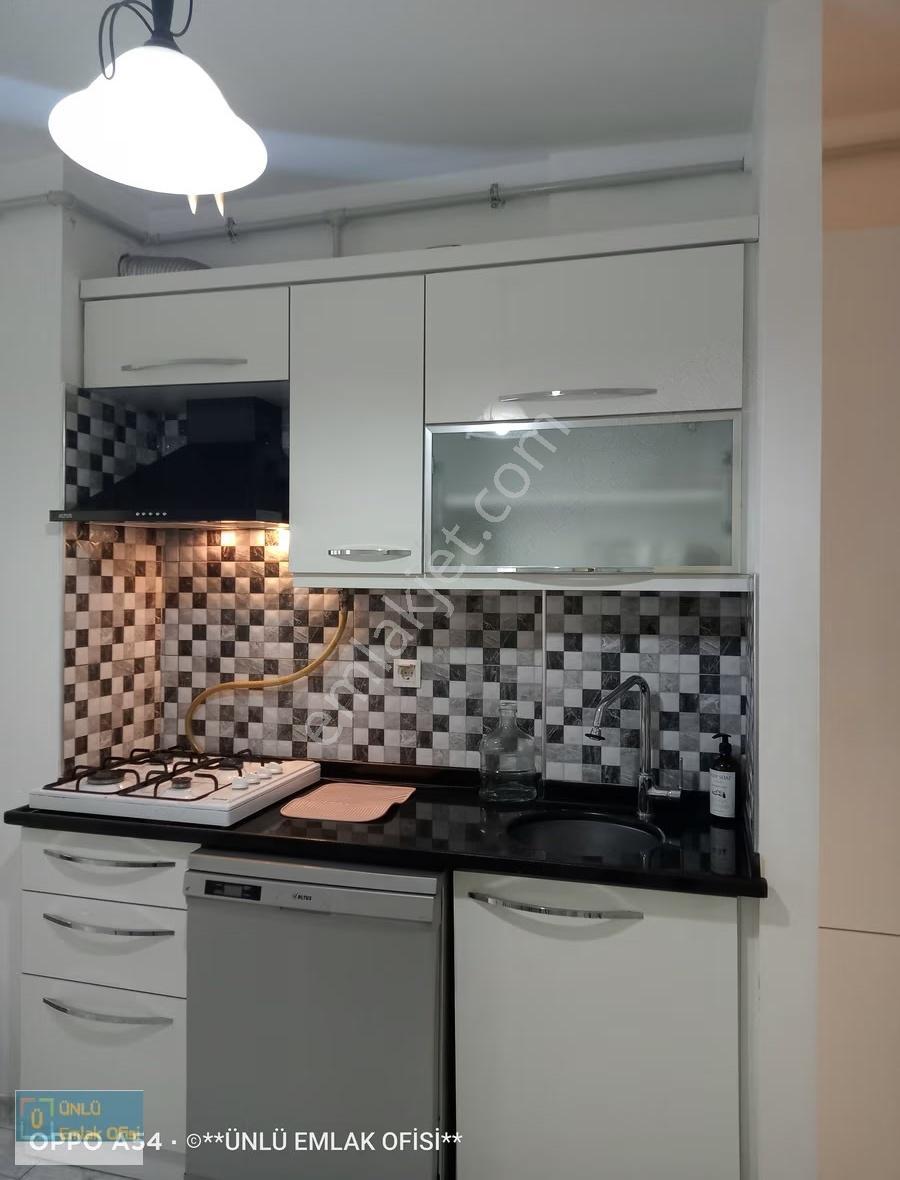 Ünlü Emlaktan Şehrin Merkezi Konumunda Arakat Lüks Eşyalı Daire - Görsel 16