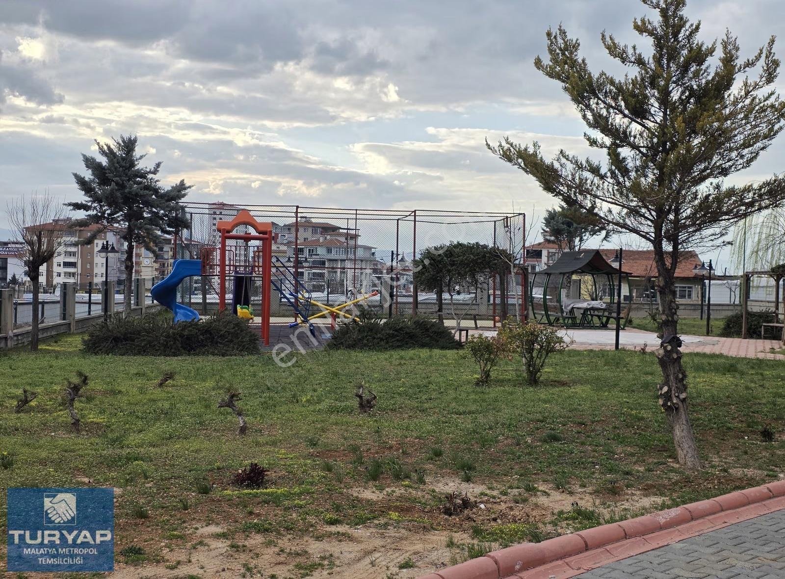 Turyap Metropolden Sağlam Zeminde Satılık 4+1 Ultra Lüks Daire - Görsel 20