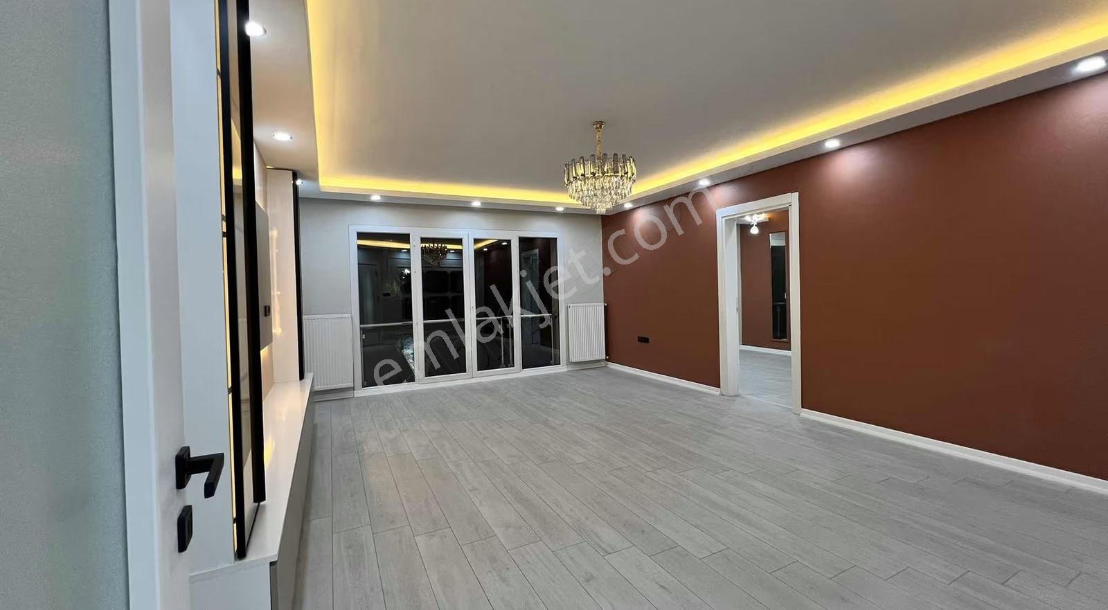 Site İçinde Satılık Full Dekorlu 3+1 Daire