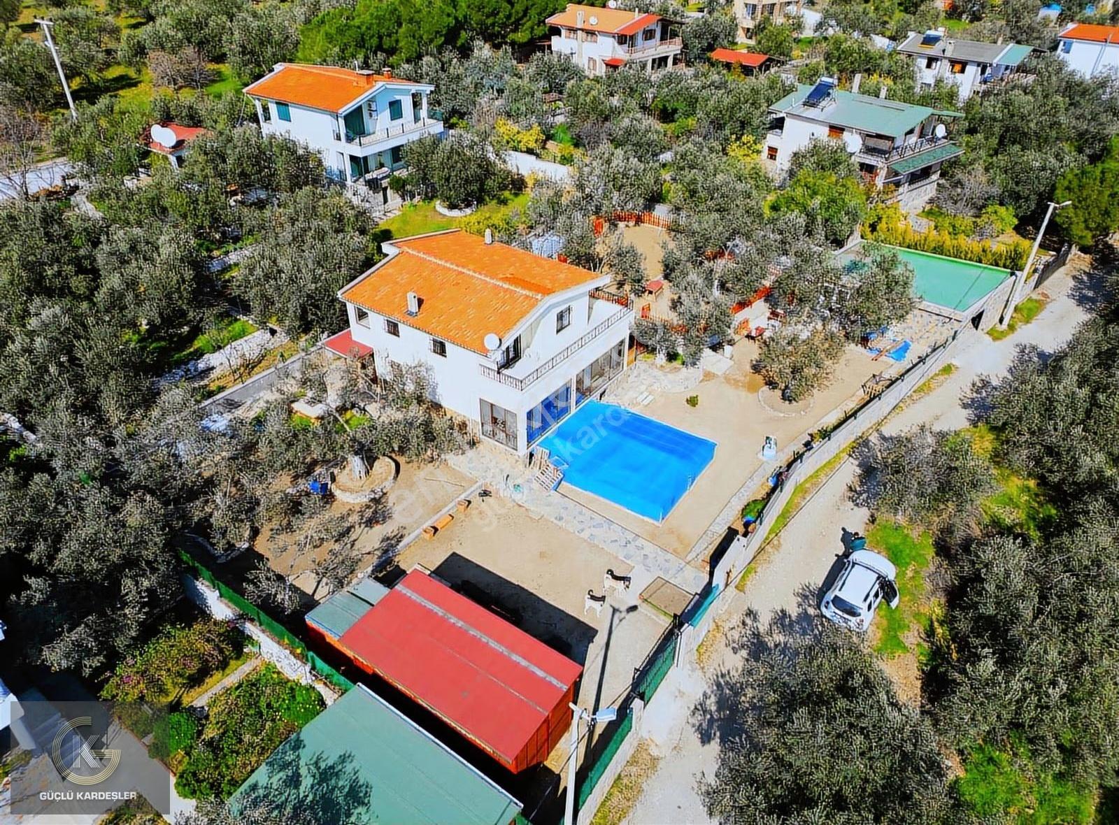 Güçlü Kardeşler 1350m2 Arsa İçerisinde Havuzlu 4+1 Çiftlik Evi