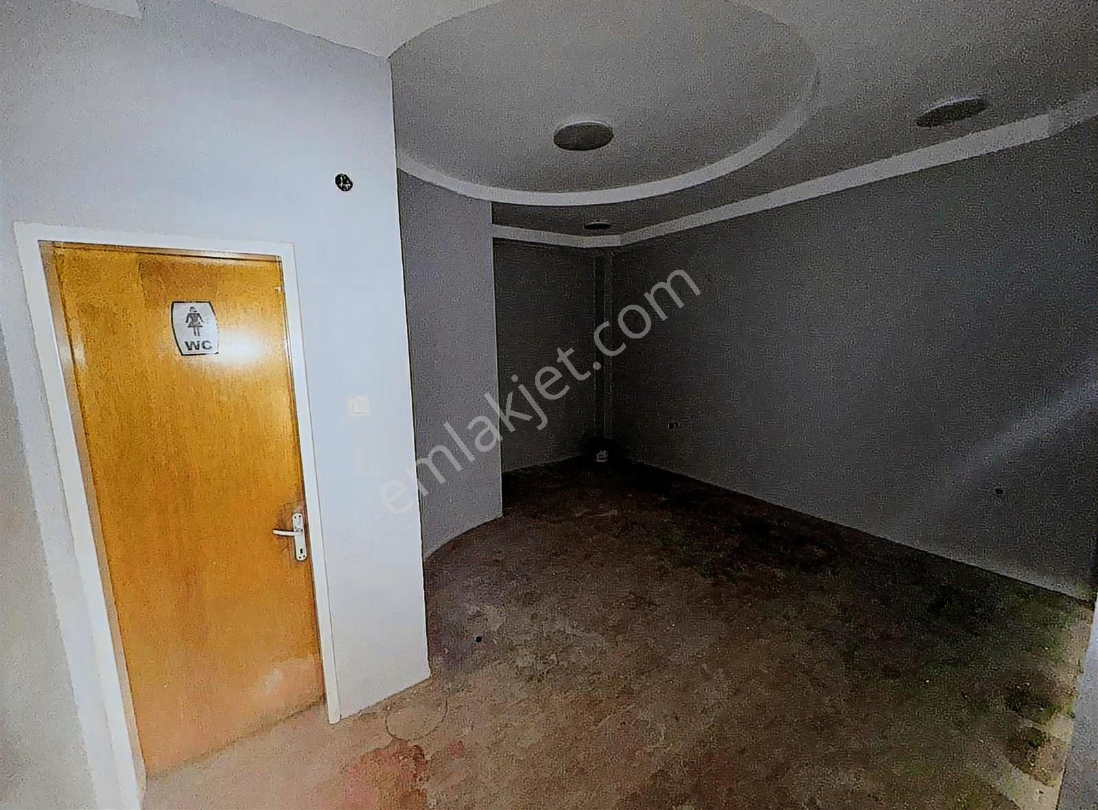 Yeşillik Caddesi'nde Yüksek Tabela Değerli Kiralık Dükkan - Görsel 13