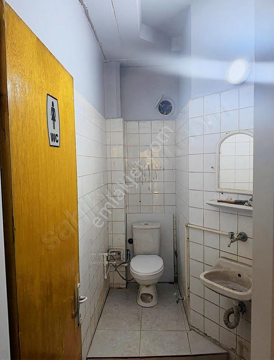 Yeşillik Caddesi'nde Yüksek Tabela Değerli Kiralık Dükkan - Görsel 5