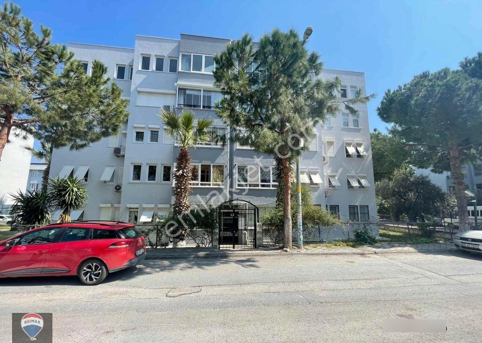 Kadınlar Denizinde Komple Yenilenmiş Geniş Ferah Daire