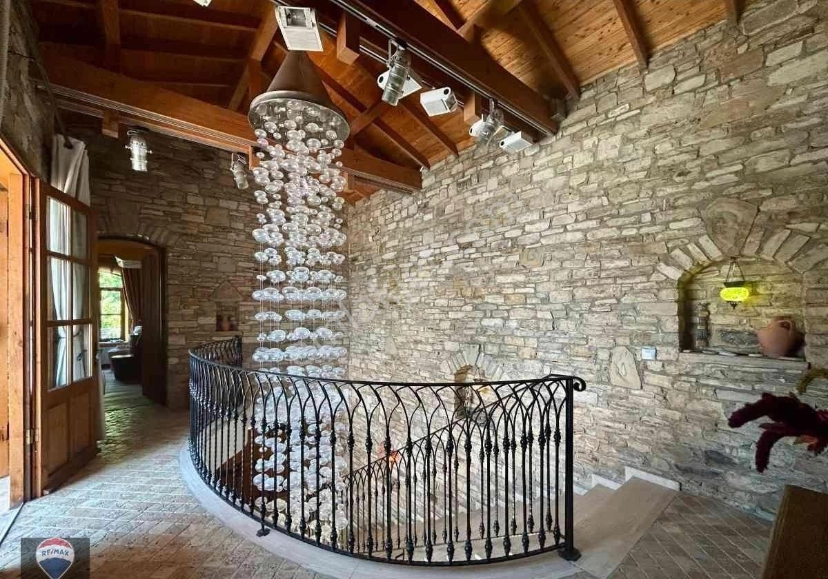 Kuşadası’nda Deniz Manzaralı Taş Malikane - Hem Özel Villa Hem Butik Otel Potansiyelli! - Görsel 24