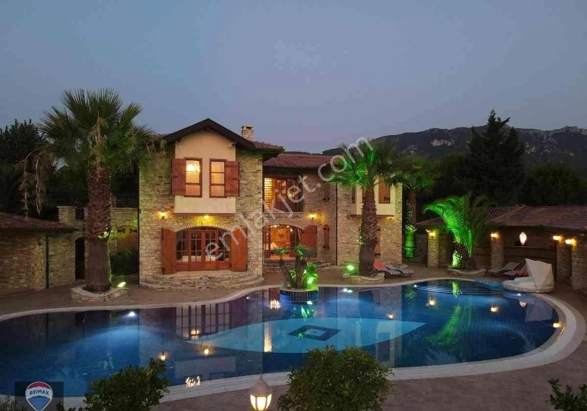 Kuşadası’nda Deniz Manzaralı Taş Malikane - Hem Özel Villa Hem Butik Otel Potansiyelli! - Görsel 27