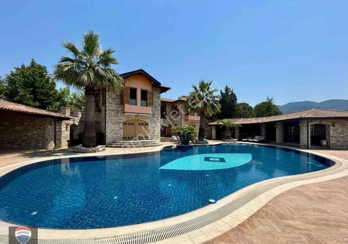 Kuşadası’nda Deniz Manzaralı Taş Malikane - Hem Özel Villa Hem Butik Otel Potansiyelli! - Görsel 34