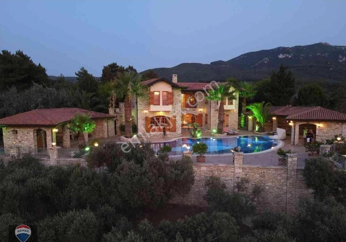 Kuşadası’nda Deniz Manzaralı Taş Malikane - Hem Özel Villa Hem Butik Otel Potansiyelli! - Görsel 28