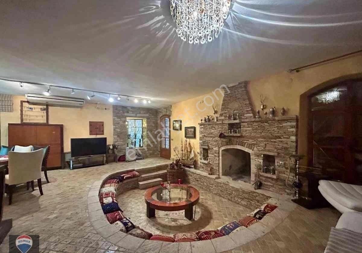 Kuşadası’nda Deniz Manzaralı Taş Malikane - Hem Özel Villa Hem Butik Otel Potansiyelli! - Görsel 23