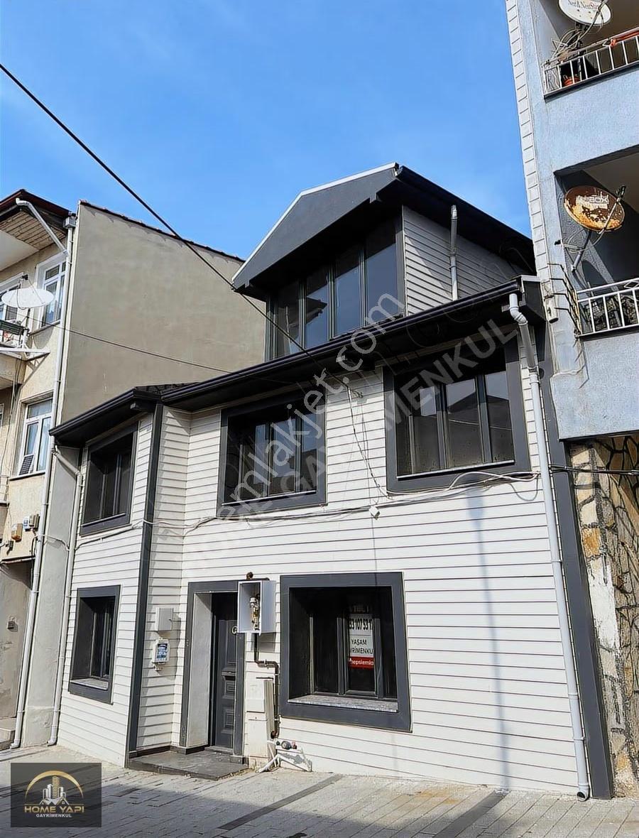 Home'dan Fatih Mah'de 4+2 185m² Bahçeli 3-katlı Müstakil Ev..