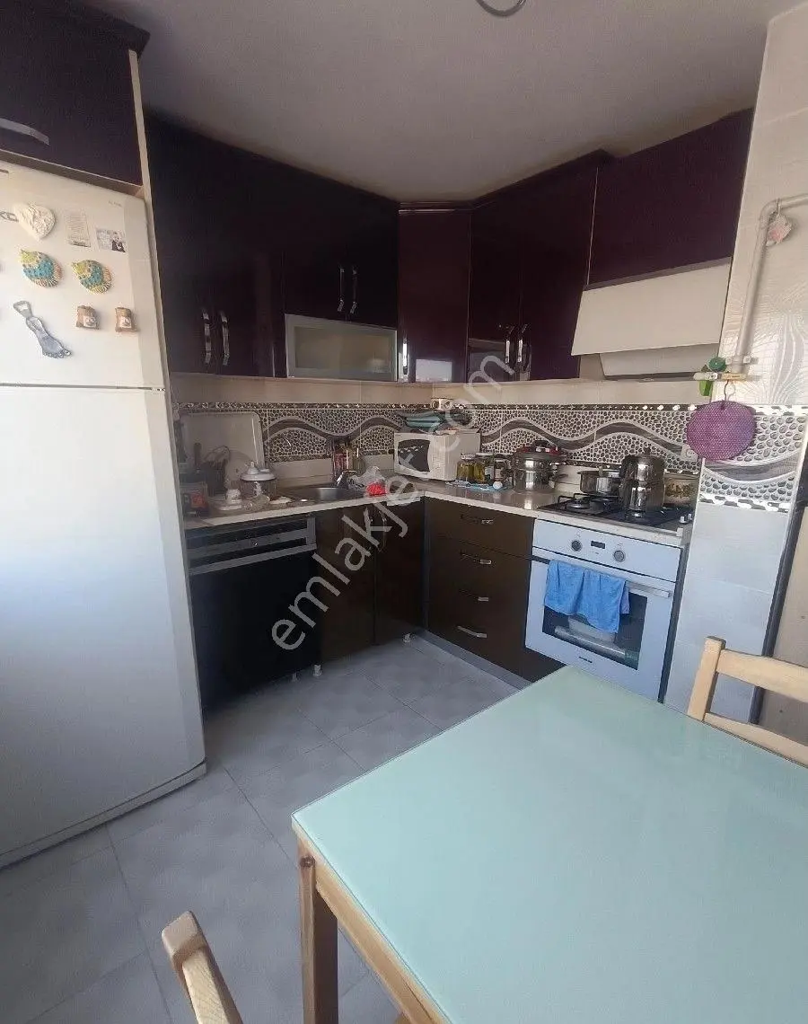 Güneşli Mahallesinde Asansörlü Ve Doğalgazlı Satılık Daire