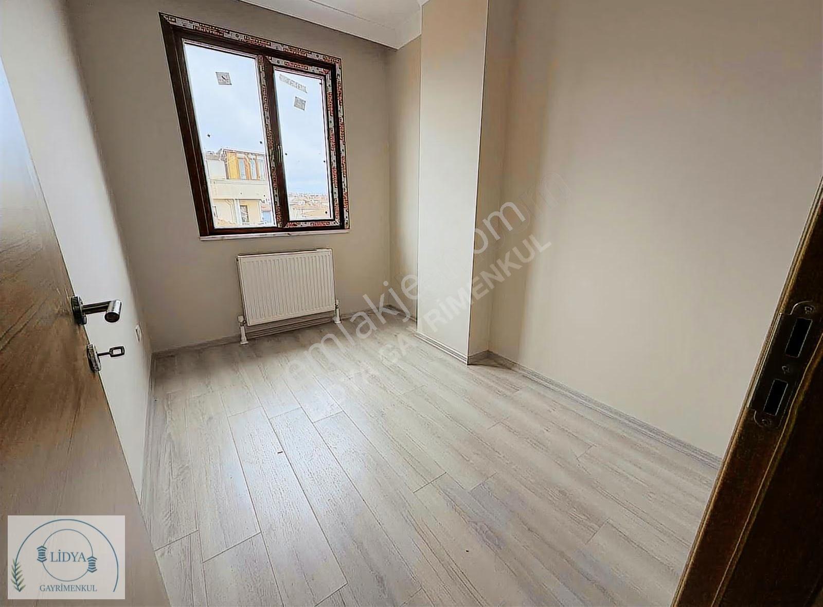 Kayışdağın'da Metroya Yakın, Sıfır 3+2 Dubleks Daire (otoparklı) - Görsel 14