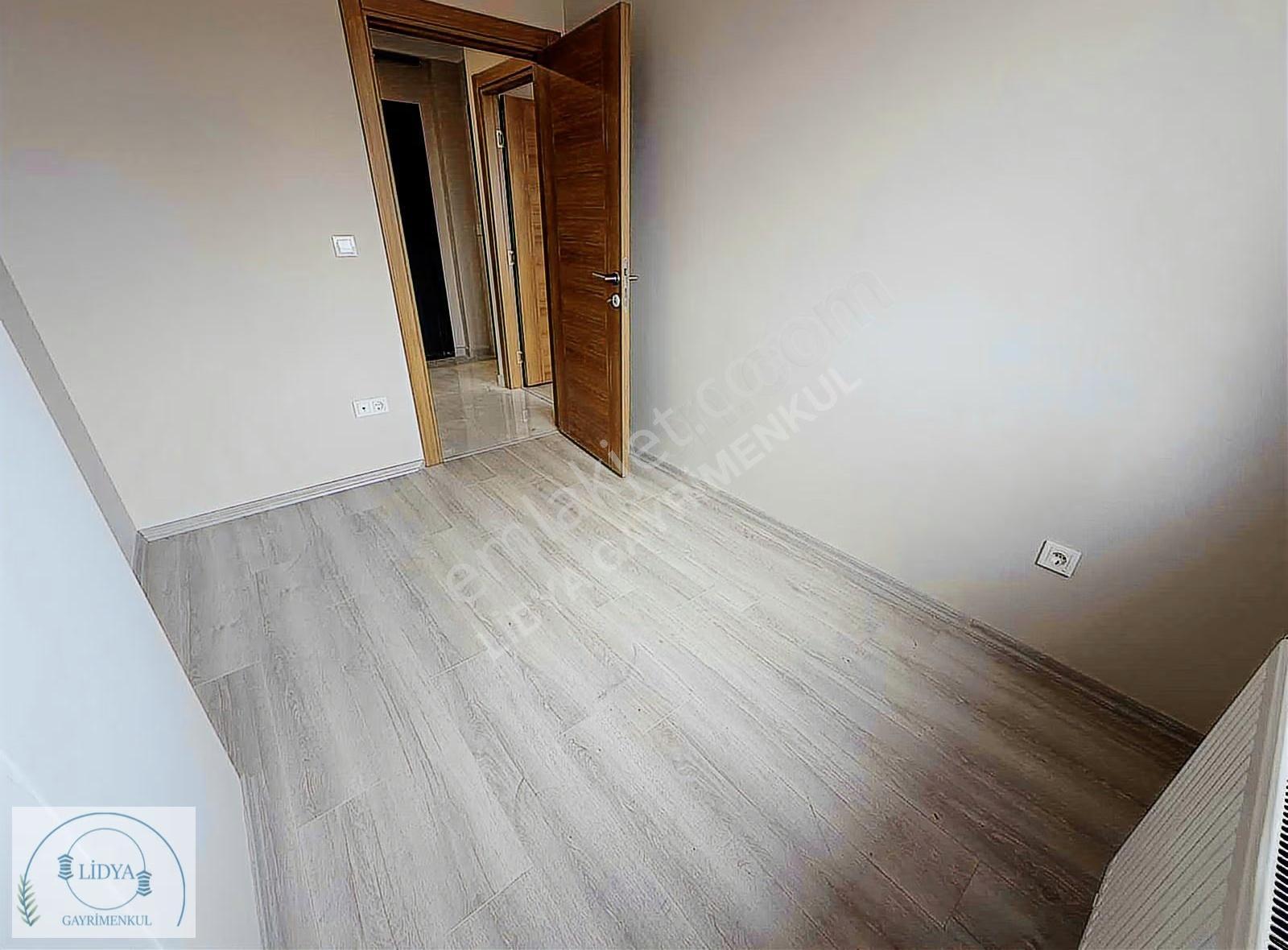 Kayışdağın'da Metroya Yakın, Sıfır 3+2 Dubleks Daire (otoparklı) - Görsel 3