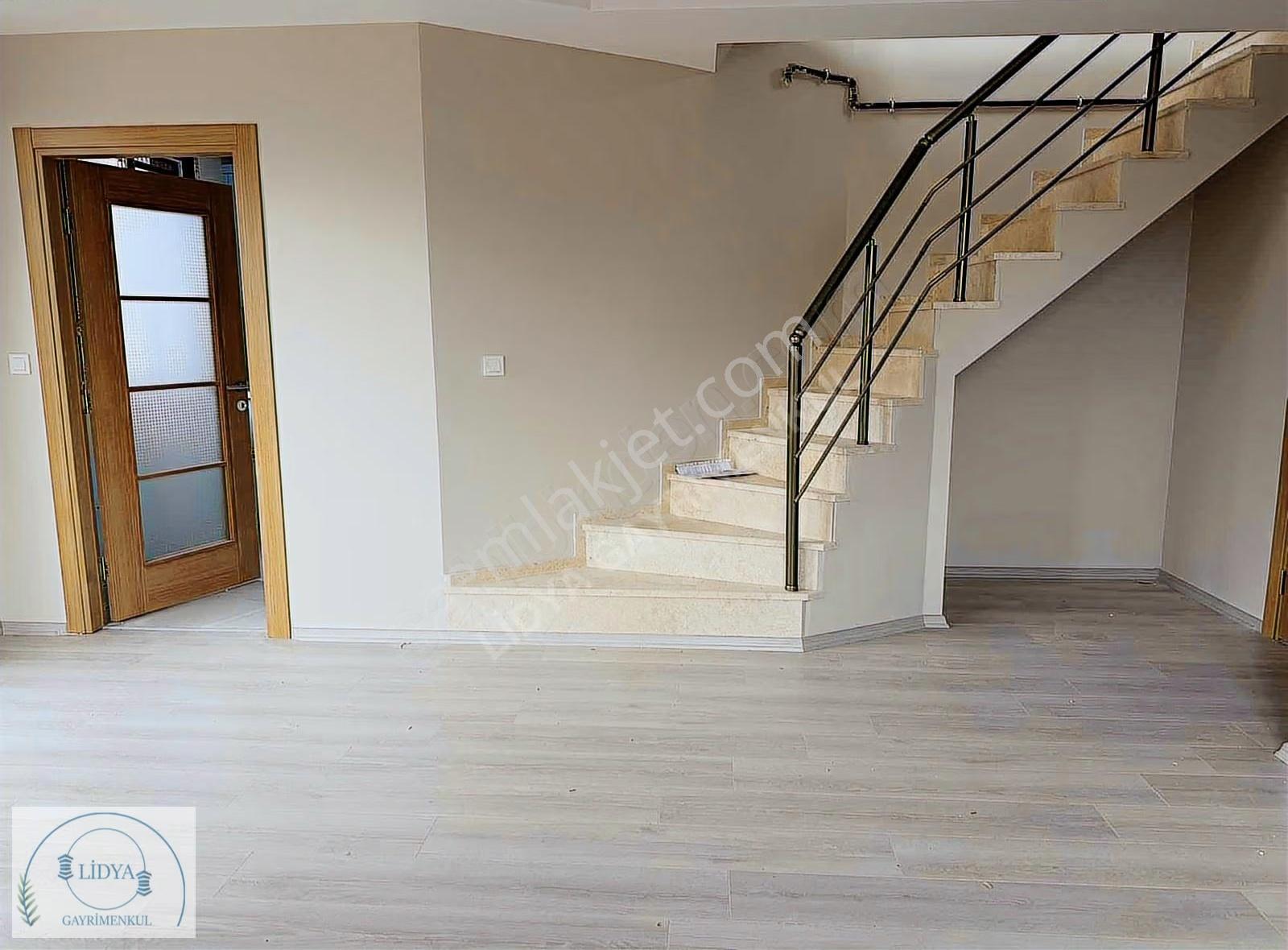 Kayışdağın'da Metroya Yakın, Sıfır 3+2 Dubleks Daire (otoparklı) - Görsel 2