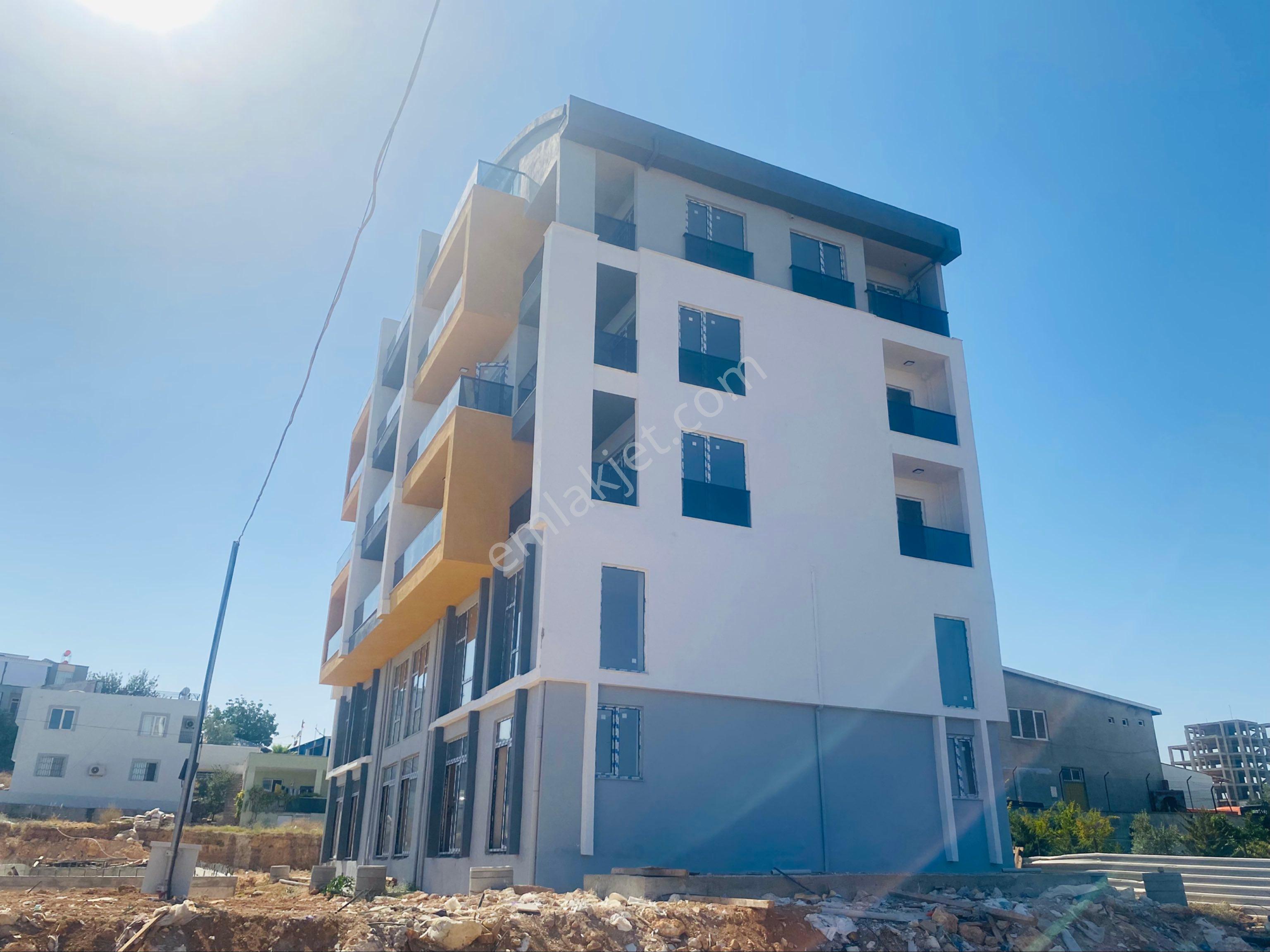 Aksu Güzelyurt’ta Sıfır Yapılı Havuz Manzaralı 1+1 Loft Daire - Görsel 10