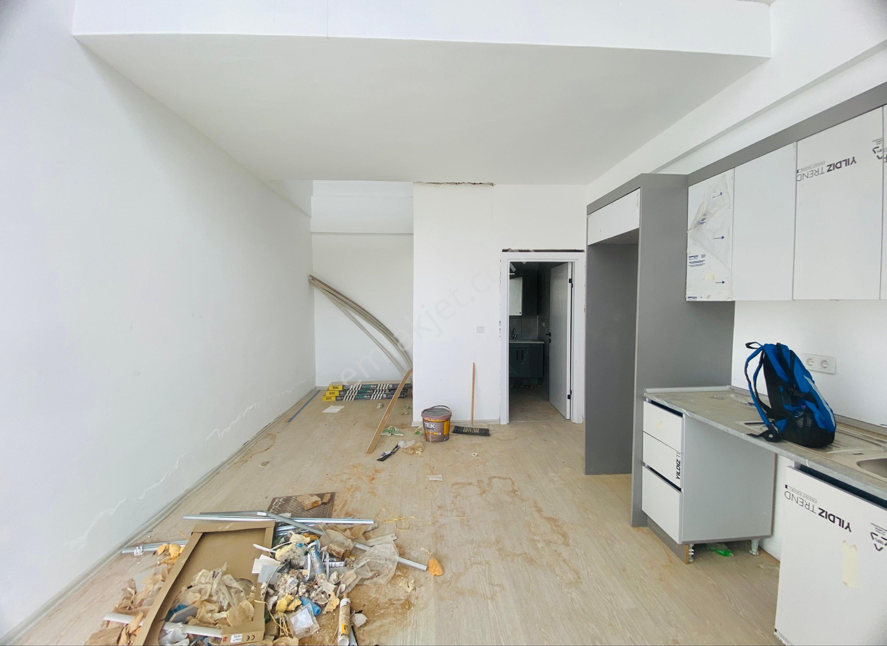 Aksu Güzelyurt’ta Sıfır Yapılı Havuz Manzaralı 1+1 Loft Daire - Görsel 11