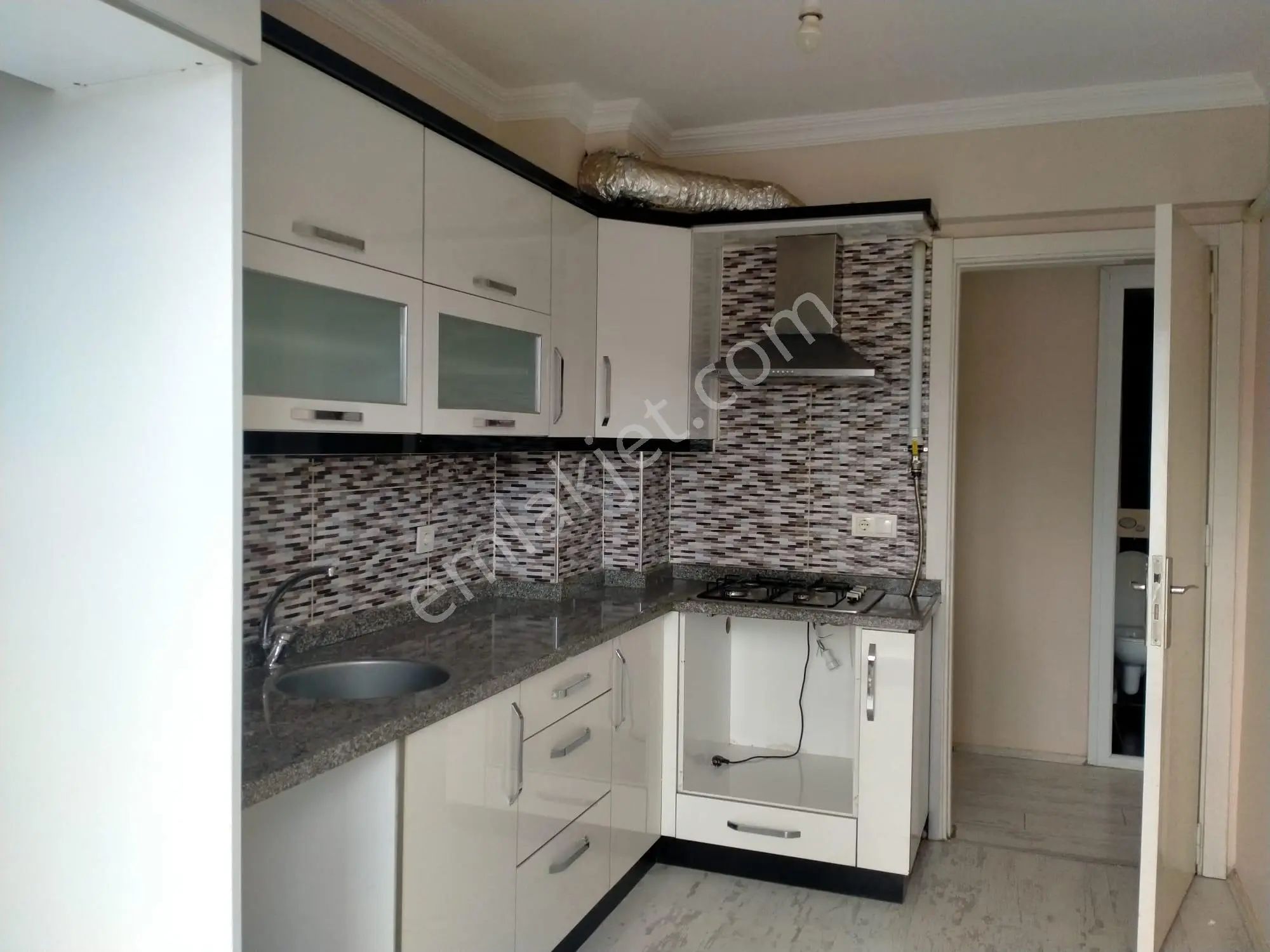 Salihli Berkay Emlaktan Cumhuriyet Mah Kiralık 2+1 Doğalgaz Isıtmalı Daire