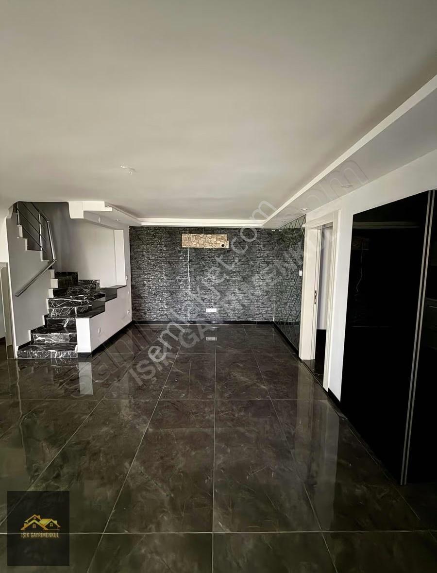 Soğucak Mevkiinde Deniz Manzaralı Havuzlu 4+1 Bakımlı Villa - Görsel 7