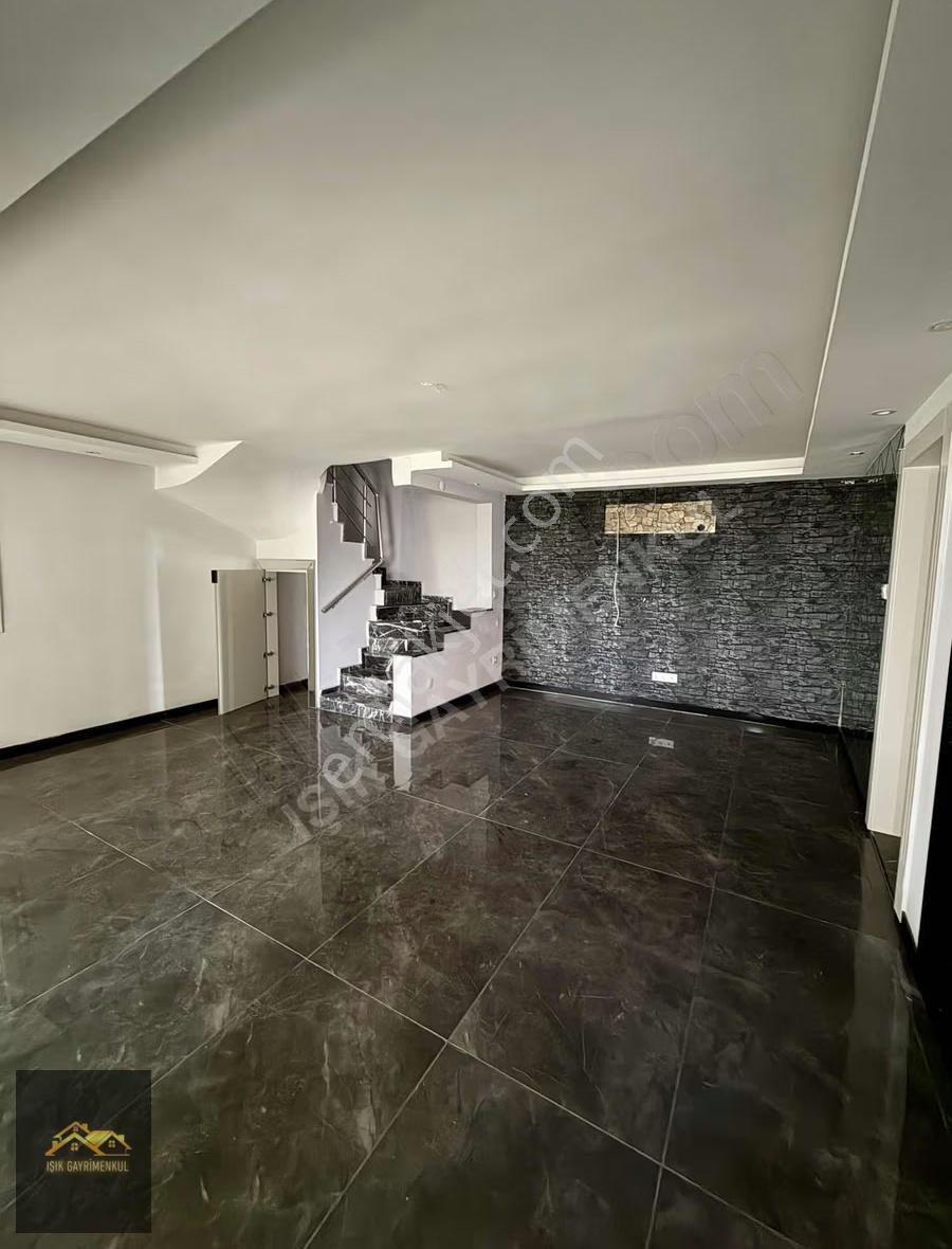 Soğucak Mevkiinde Deniz Manzaralı Havuzlu 4+1 Bakımlı Villa - Görsel 15