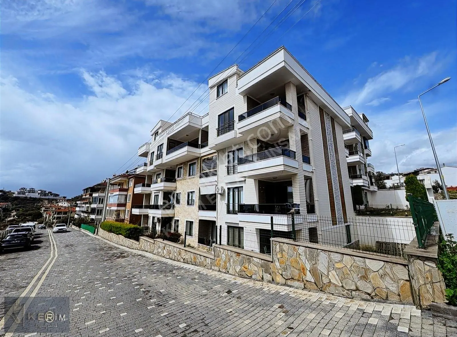 Kerim'den Küçükkuyu'da Geniş Ayrı Mutfak 2+1 Kiralık Daire