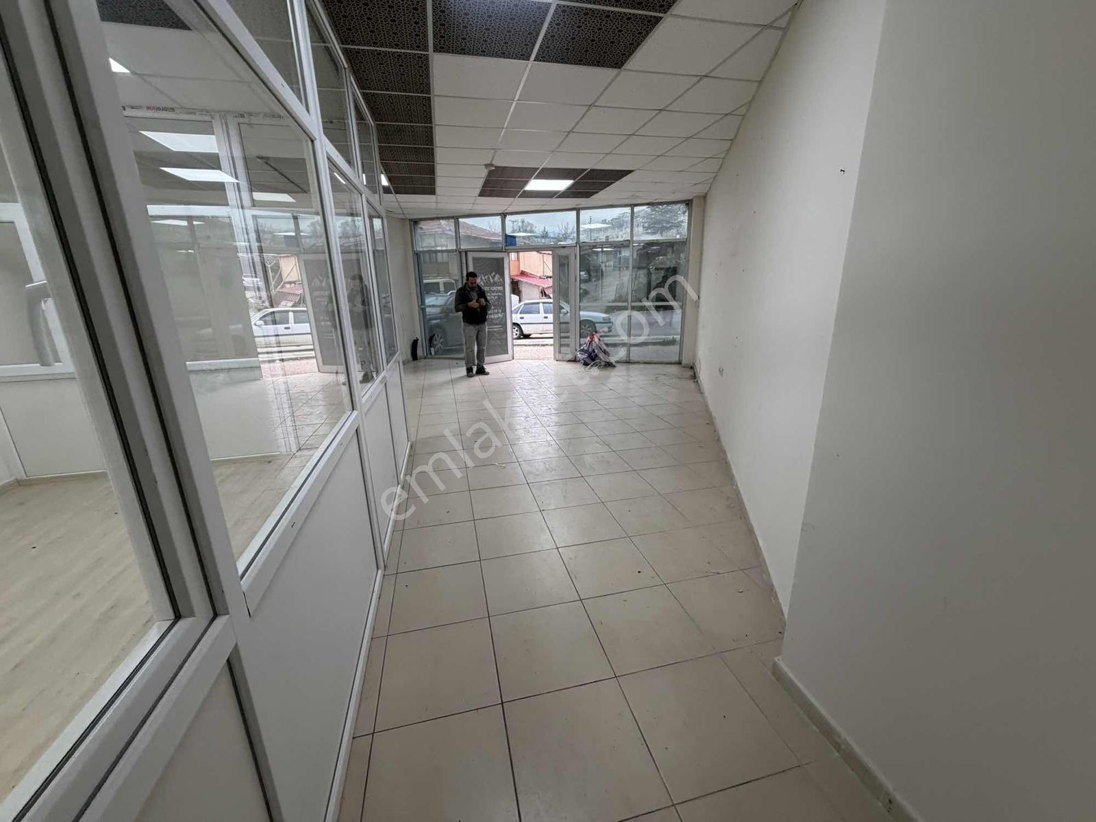 Yakacıkta 90 M2 Cadde Üstü Kiralık Dükkan - Görsel 7