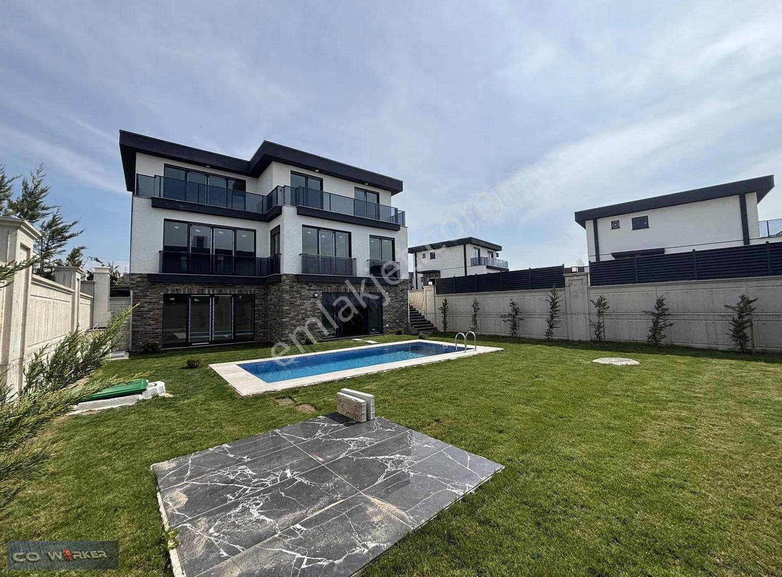 Fırsat Villa!540 M2 Bahçeli,özel Havuzlu,butik Site İçerisinde