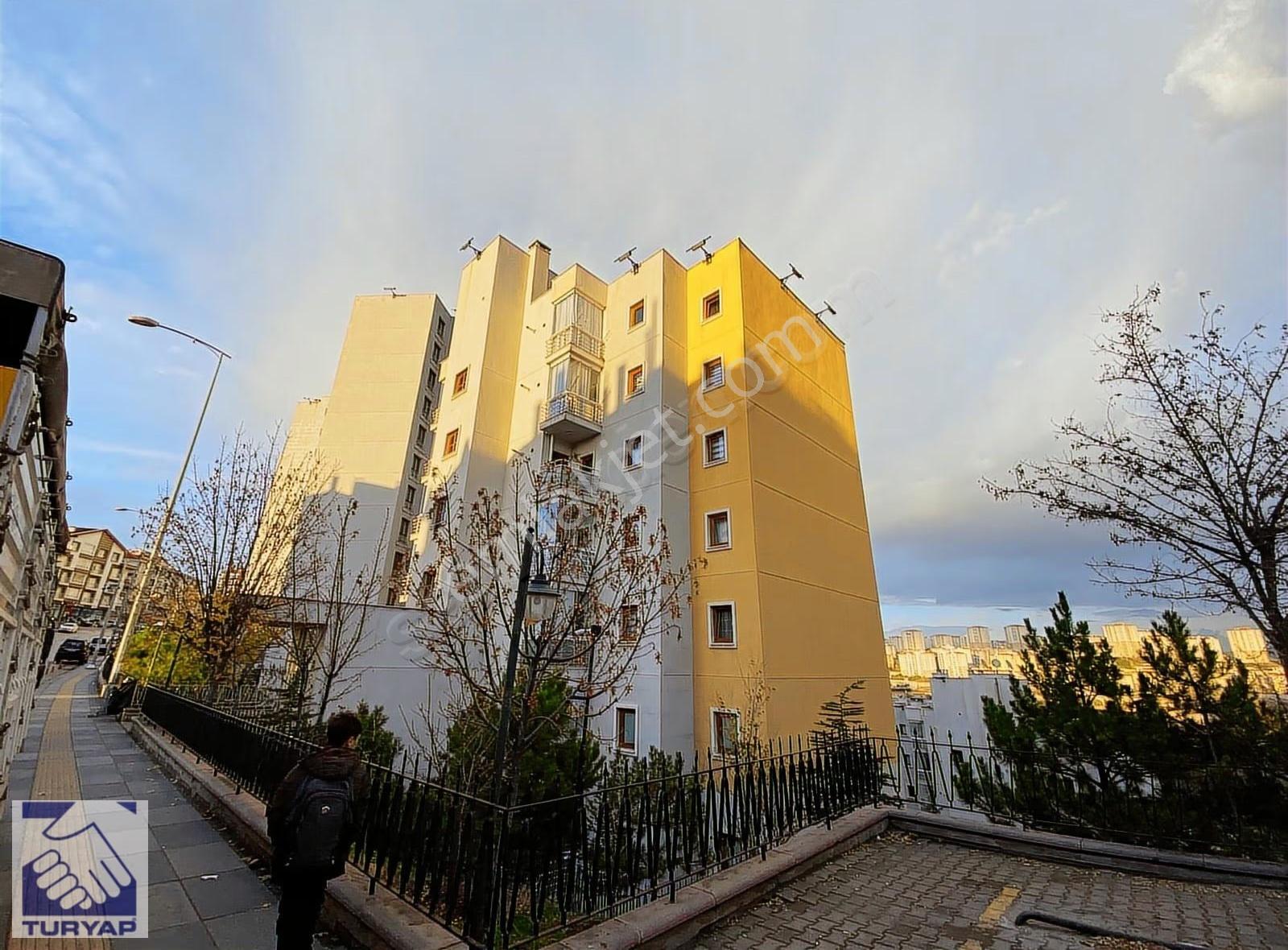 Kuzey Ankara 1.etap Cadde Üzeri Harika Konumda 4+1 Satılık