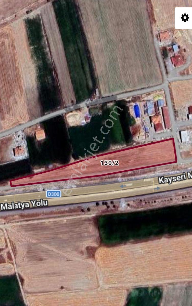 Karatayda Malatya Yoluna Cepheli 8129 M2 Tarla