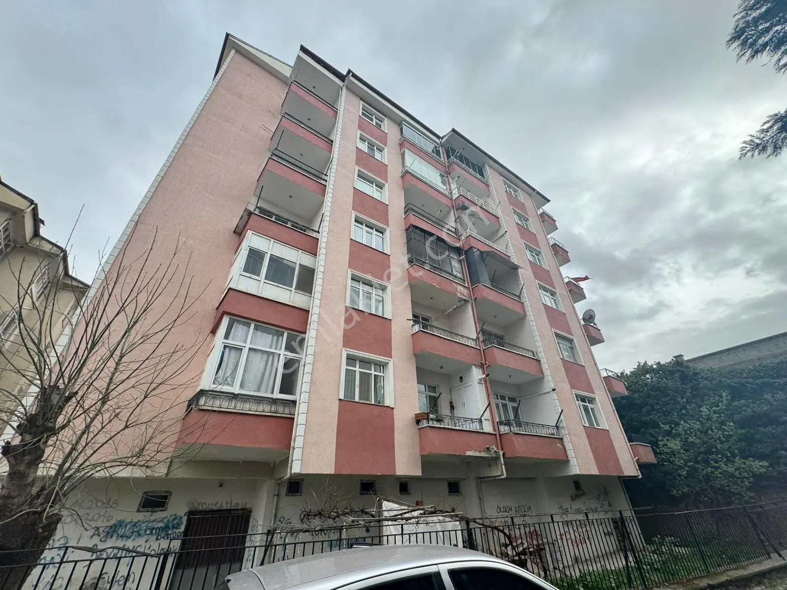 Diş Fakültesi Hastanesi Karşısında3+1 Çift Cepheli 3.kat Satılık