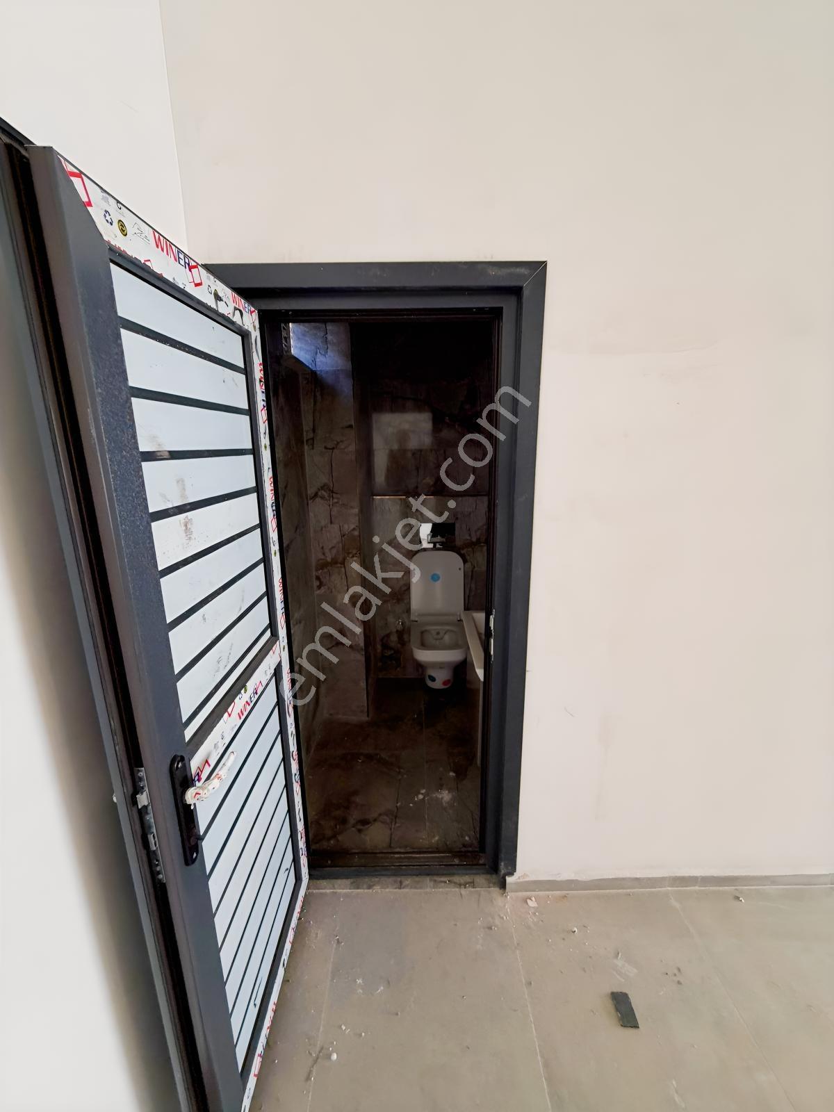 Başiskele Belediye Yakınında 360 M2 Yeni Bina Satılık Dükkan - Görsel 11