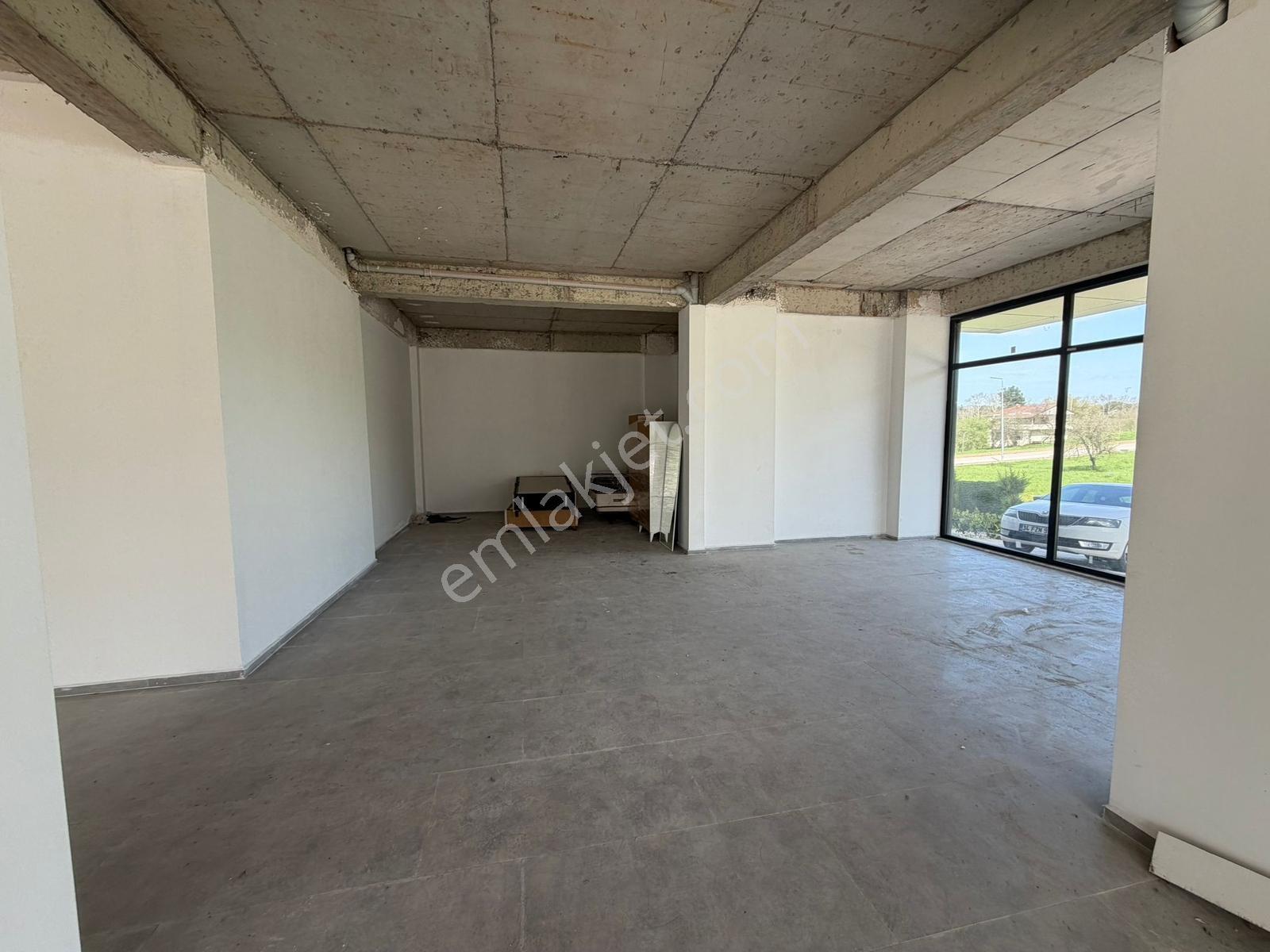 Başiskele Belediye Yakınında 360 M2 Yeni Bina Satılık Dükkan - Görsel 5