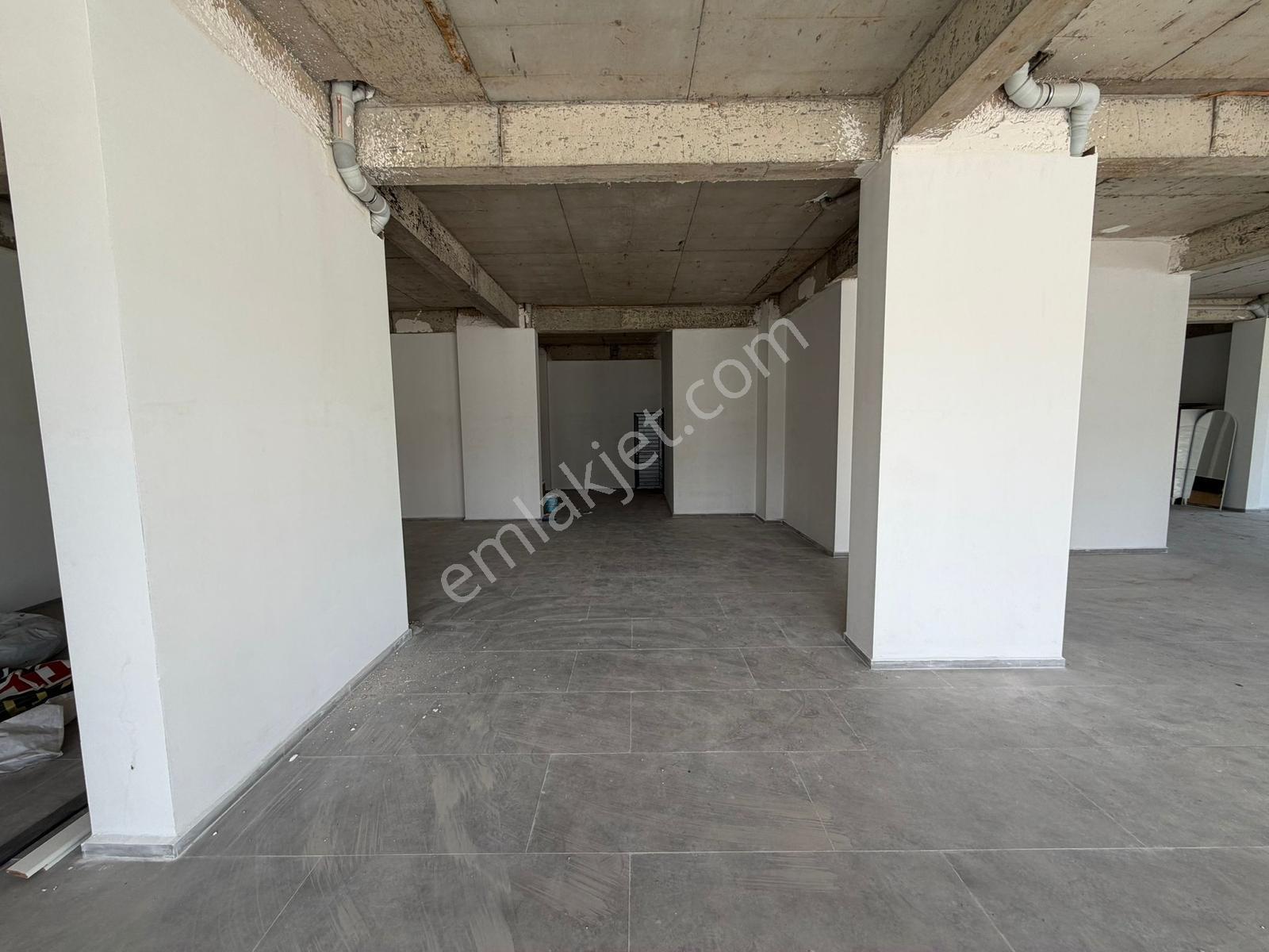 Başiskele Belediye Yakınında 360 M2 Yeni Bina Satılık Dükkan - Görsel 3