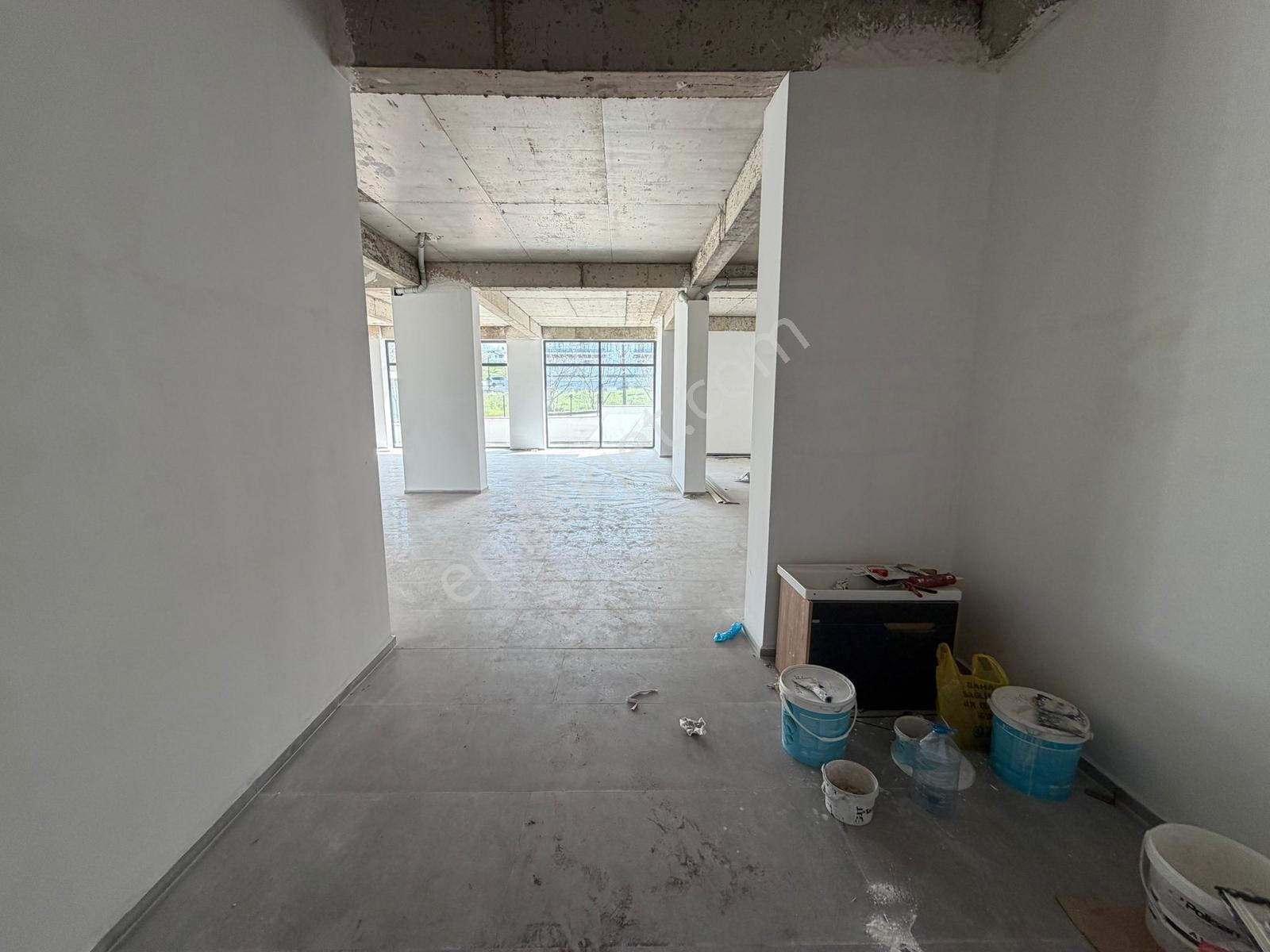 Başiskele Belediye Yakınında 360 M2 Yeni Bina Kiralık Dükkan - Görsel 7